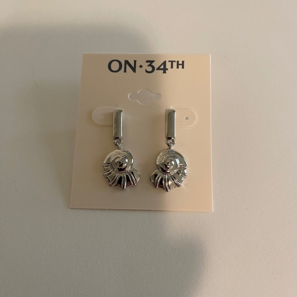 ON-34TH Shell Earrings - Picture 2 of 5